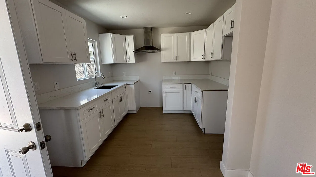 2 bed, 1.0 bath, 831 sqft, $2,900 — Photo 4