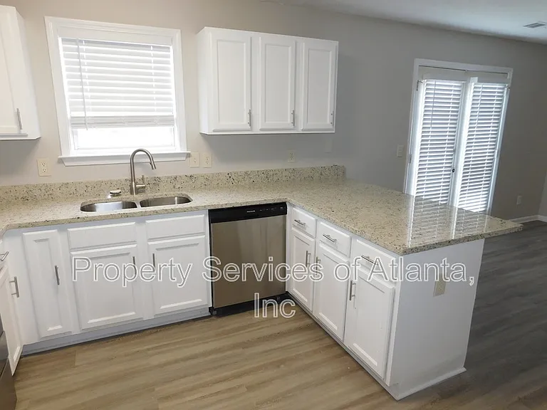 6431 Shadow Ct — Photo 10