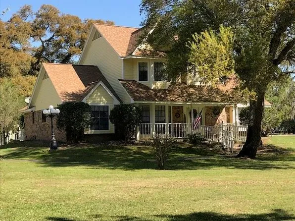 2003 Bayou Dr, Lake Jackson, TX 77566