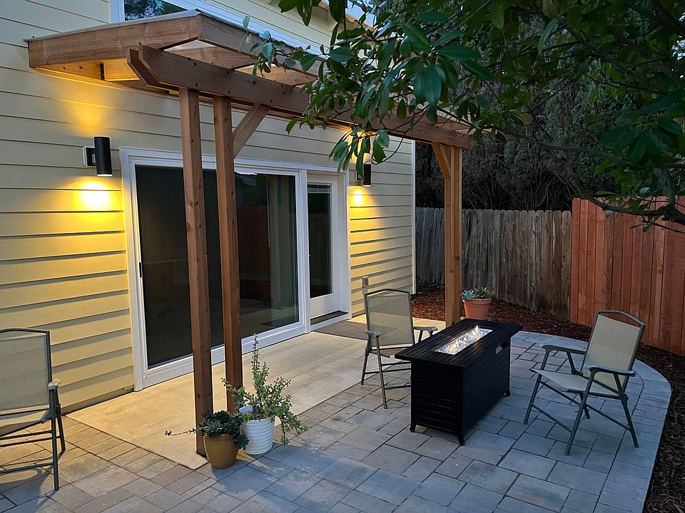 Wonderful warm evenings with the included fire pit!