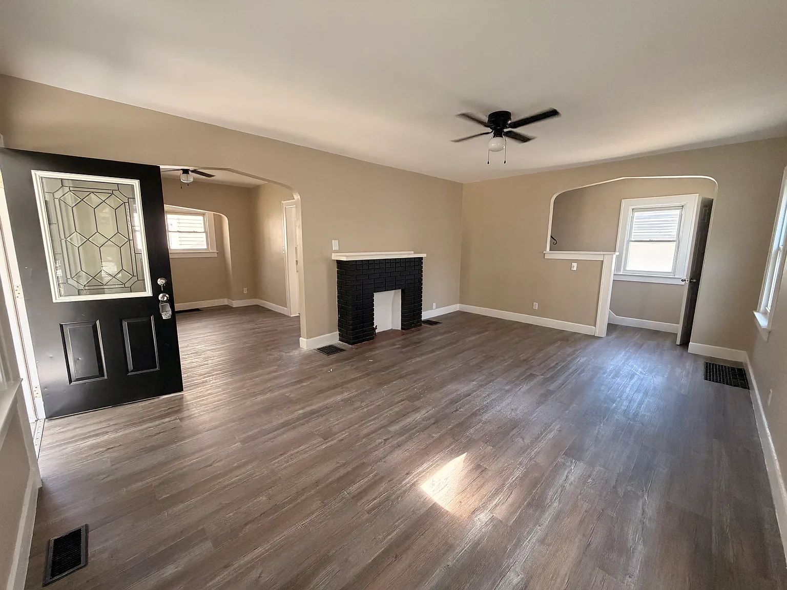 3 bed, 1256 sqft, $1,400 — Photo 3