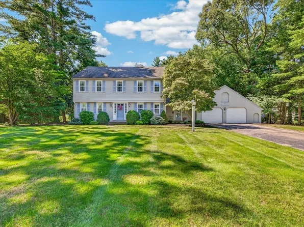 293 Mayflower Cir, Hanover, MA 02339