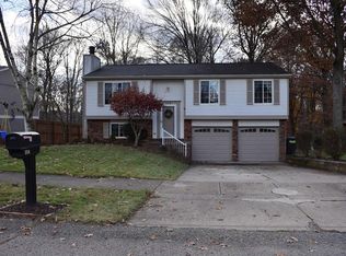 114 Lochinver Dr, Coraopolis, PA
