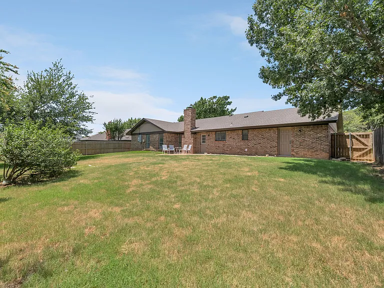 2127 Tanglewood Dr #D — Photo 19