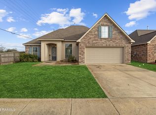 101 Lexi Falls Ln, Broussard, LA 70518