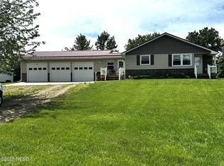 157 E Lakeshore Dr, Waubay, SD 57273