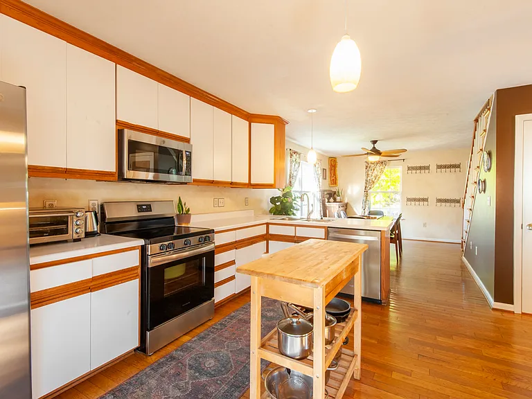 110 Chisholm Pl — Photo 11