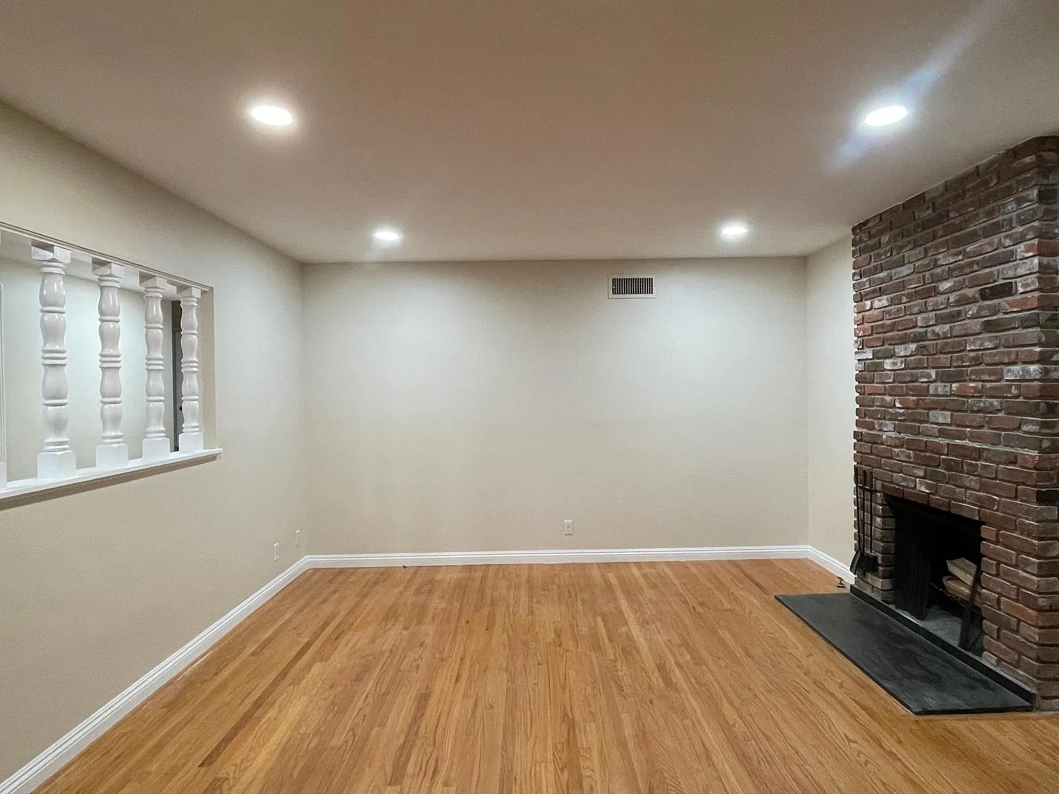 4 bed, 1886 sqft, $4,950 — Photo 2