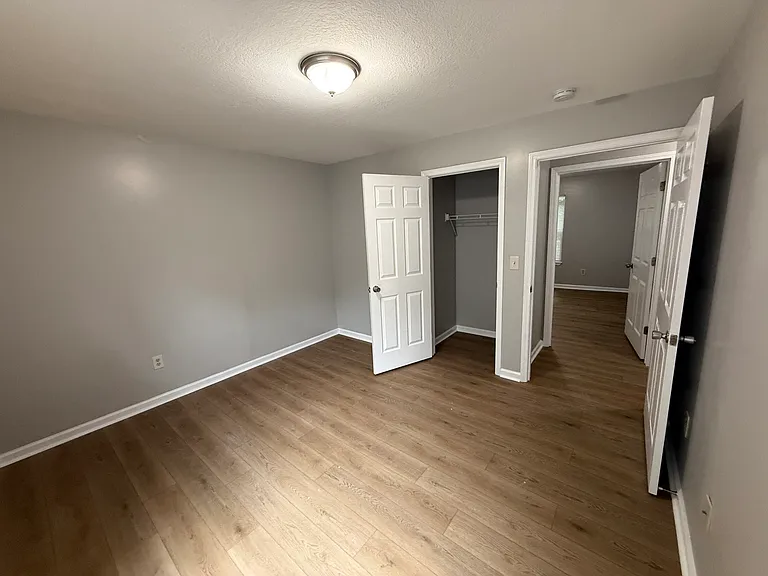 800 Lullwater Rd — Photo 21