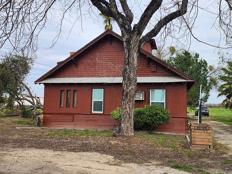 8682 E Nebraska Ave — Photo 2