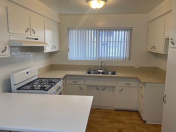 3rd image of 1803 N Berendo St APT 3