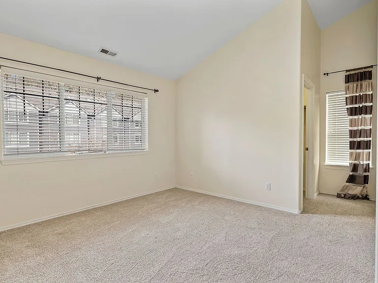 9284 SW Sweek Dr — Photo 17