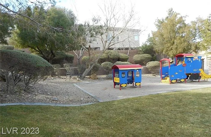 638 Solitude Point Ave — Photo 36