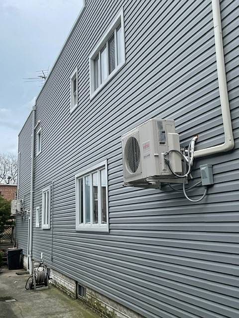 2nd image of 1317 E 57th St