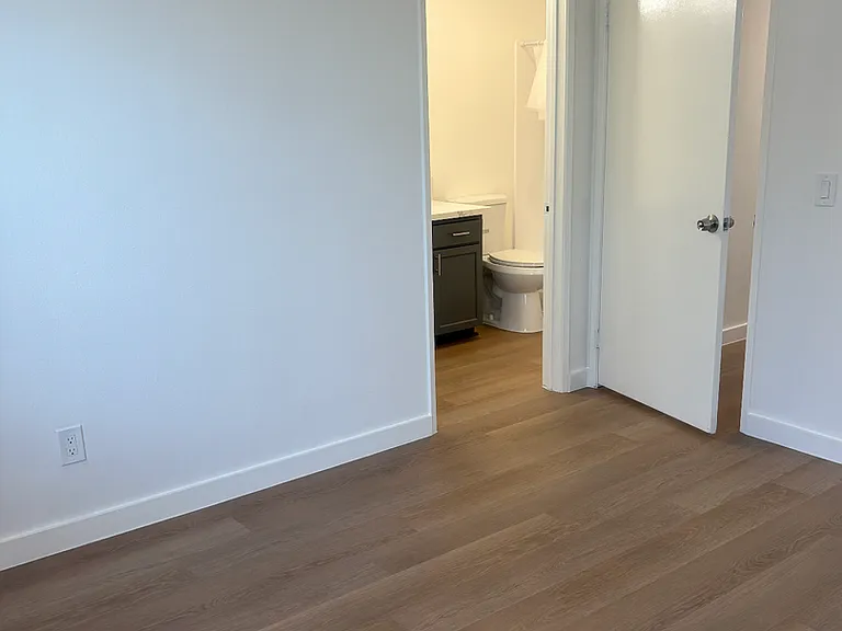 8735 Variel Ave — Photo 10
