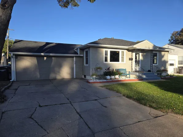739 Jefferson Ave, Hastings, NE 68901