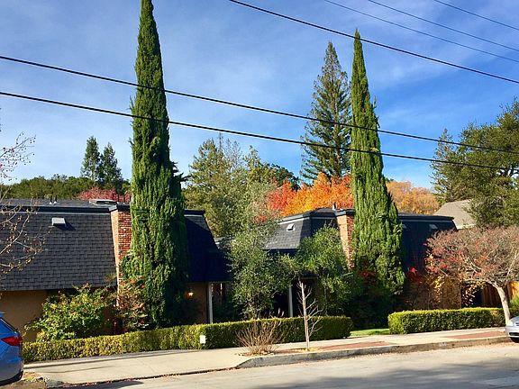 8 unit complex at 105 Massol Ave