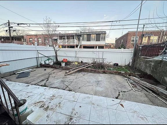 4th image of 2355 Bragg St Floor 1
