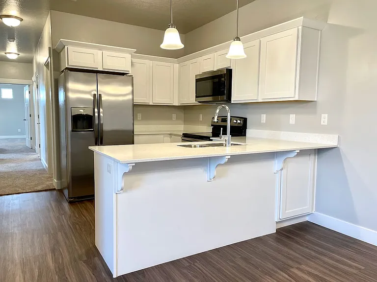 673 N 380 W — Photo 3