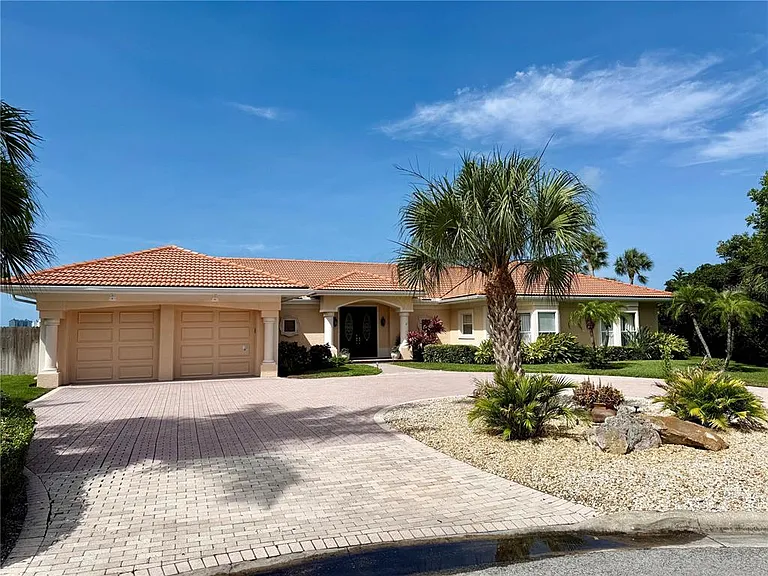 376 W Royal Flamingo Dr — Photo 2