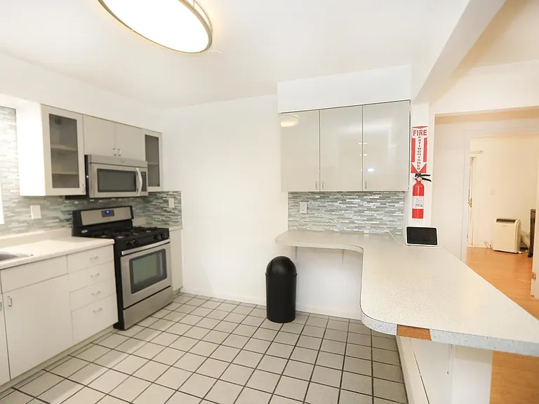 391 Manila Ave #2 — Photo 6