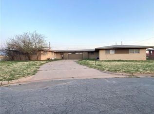 101 Osage Rd, Foss, OK 73647