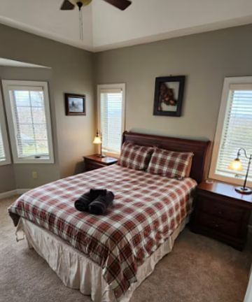 Cozy queen-sized second bedroom with a bathroom, offering comfort and convenience for guests.