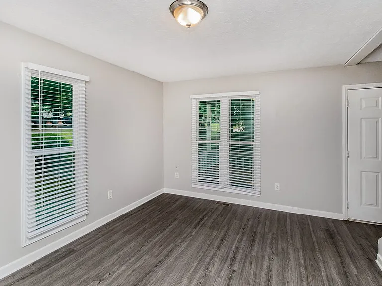 3801 Davis Ln — Photo 4