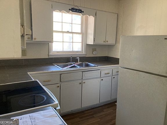 3rd image of 5534 Russell Ave
