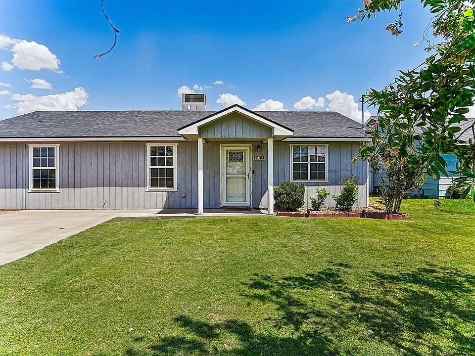 1st image of 2104 Iris St