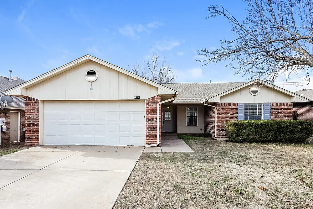 3 bed, 2.0 bath, 1595 sqft, $1,665 — Photo 1