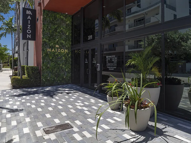 Maizon Brickell — Photo 34