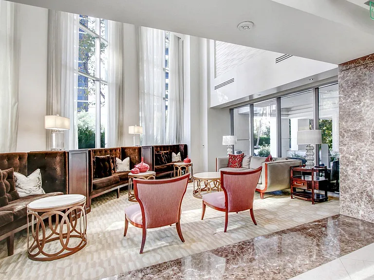Wilshire Victoria Westwood Apartments — Photo 13