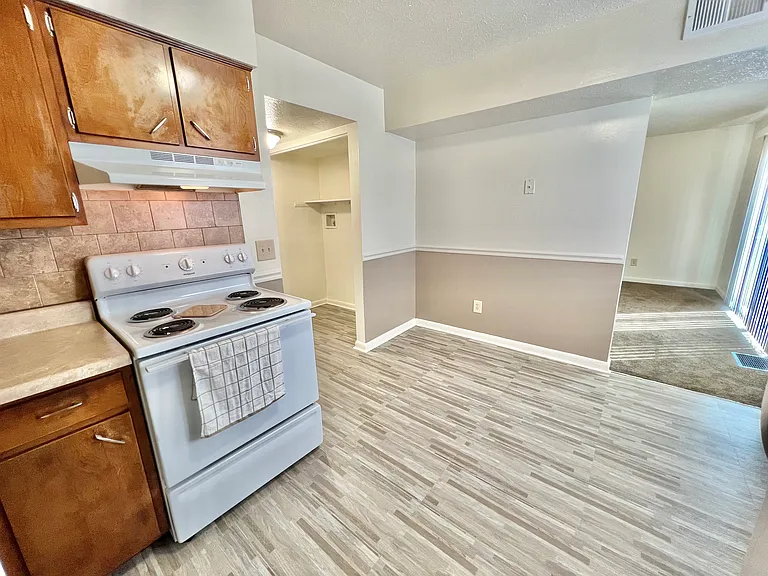 Mayfair Apartments — Photo 149