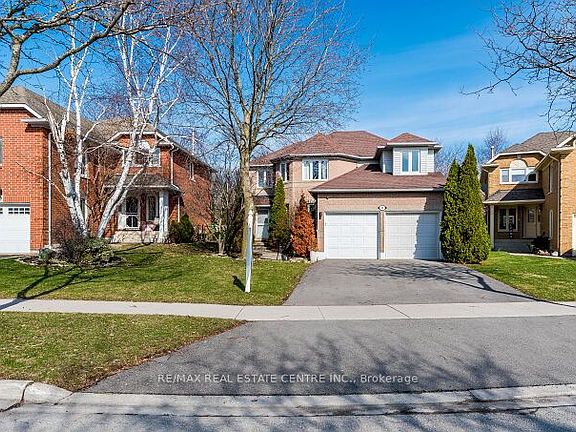 2nd image of 33 Strathroy Cres