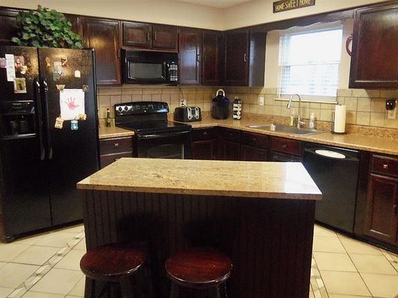 3rd image of 10247 Squire Dr