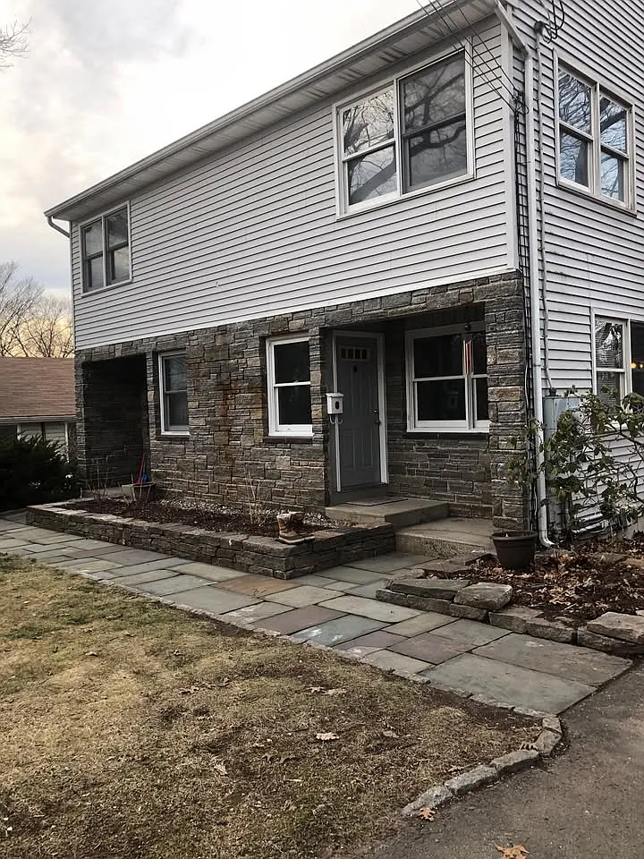 3 bed, 1.5 bath, 1600 sqft, $2,400 — Photo 1