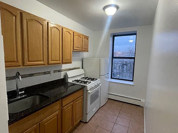 3rd image of 1310 Sheridan Ave APT 6