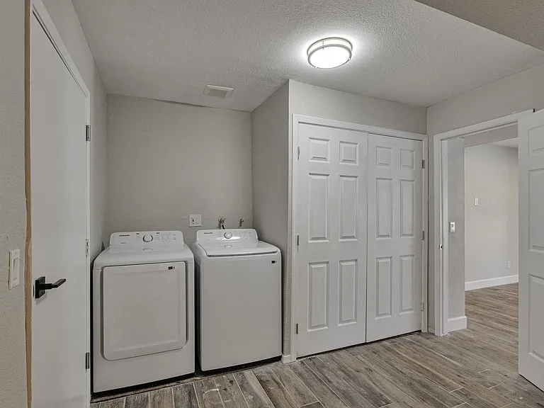 1602 E Weathervane Ln — Photo 15