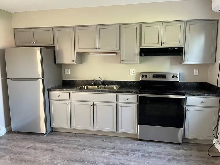 105 Regency Ct #B — Photo 11