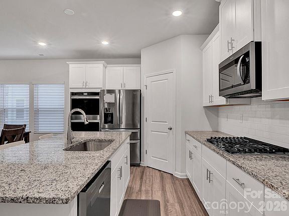 2nd image of 300 Cedar Knoll Cir