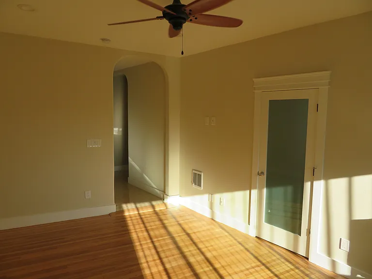 Claremont Towers Apartments — Photo 7