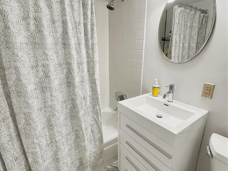 9 Hawthorne Pl #10G — Photo 13