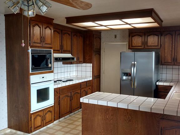 4th image of 2051 Evergreen Ave