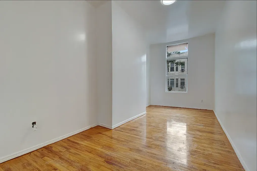 112 Calyer Street — Photo 3