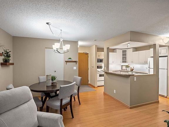 3rd image of 1671 Plessis Rd #112