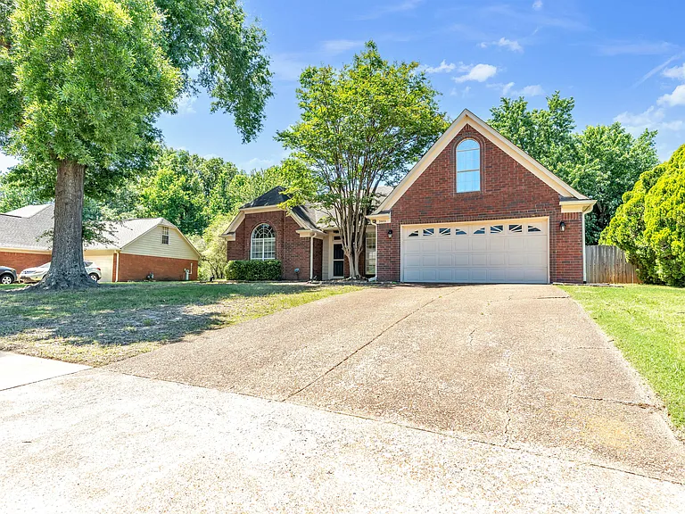 3933 Oak Forest Dr — Photo 3