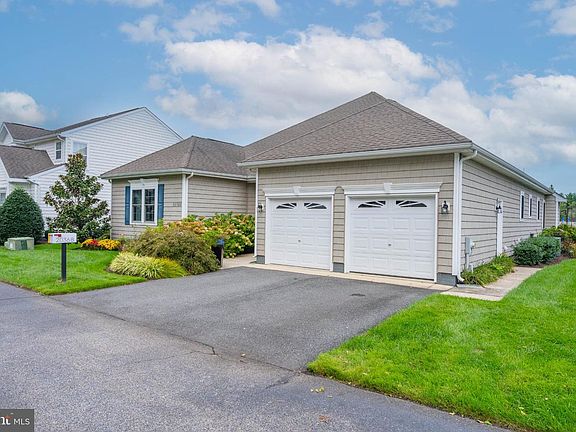 3rd image of 20368 Mallory Square Cir