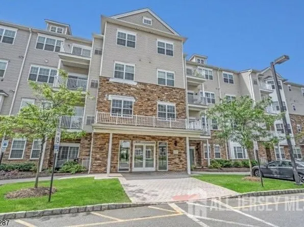 336 Pond Ln, Piscataway, NJ 08854