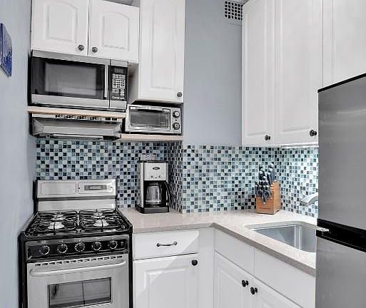 3rd image of 210 E 36th St APT 12F